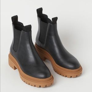 H&M Chelsea Booots with elasticized panels